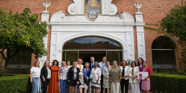 El Ayuntamiento homenajea a 10 mujeres por su implicación social y ejemplo de vida activa en el Día Internacional de las Personas Mayores