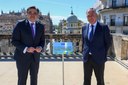 Sanz recibe del vicepresidente Schinas la "EU Mission Label" que reconoce a Sevilla como ciudad climáticamente neutra e inteligente