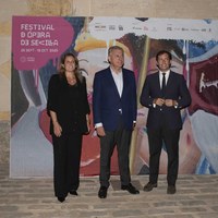 José Luis Sanz, alcalde de Sevilla junto a Angie Moreno, delegada y Fernando Mañes, director general de Cultura