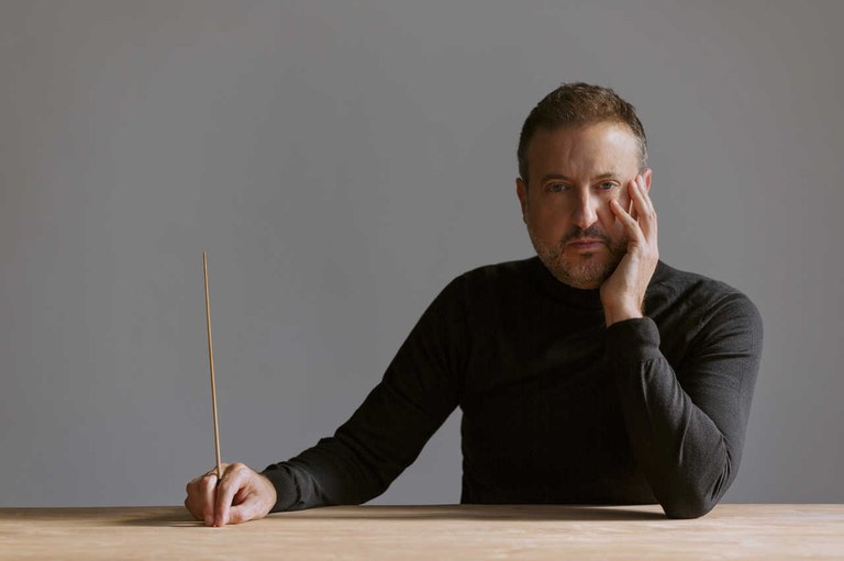 Carlos Mena.jpg Carlos Mena.jpg