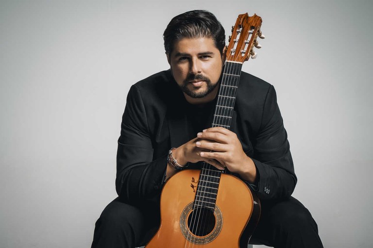 Mananuel Valencia.jpg