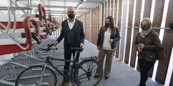 El Ayuntamiento pone en servicio la primera bici estación pública segura de Sevilla con 212 plazas  para favorecer el uso de la bicicleta y la intermodalidad