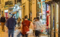 El Ayuntamiento de Sevilla apoyará con 250.000 euros acciones de reactivación del comercio minorista que incidan en su digitalización, competitividad e inclusión en los circuitos de turismo de compras El Ayuntamiento de Sevilla apoyará con 250.000 euros acciones de reactivación del comercio minorista que incidan en su digitalización, competitividad e inclusión en los circuitos de turismo de compras