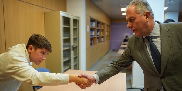 El Gobierno de Sanz abre una nueva sala de estudio en Sevilla Este