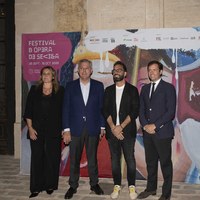 José Luis Sanz, alcalde de Sevilla, acompañado de Angie Moreno, Fernando Mañes y Francisco Soriano.