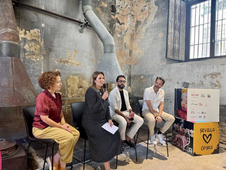 La delegada, Angie Moreno, junto a Curro Soriano, director artístico La delegada, Angie Moreno, junto a Curro Soriano, director artístico.jpg