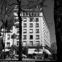Casa Sindical, sede sevillana de la Organización Sindical Española, el sindicato vertical franquista, construida en el solar del teatro del Duque.  1958. ©ICAS-SAHP, Fototeca Municipal de Sevilla, fondo Cubiles
