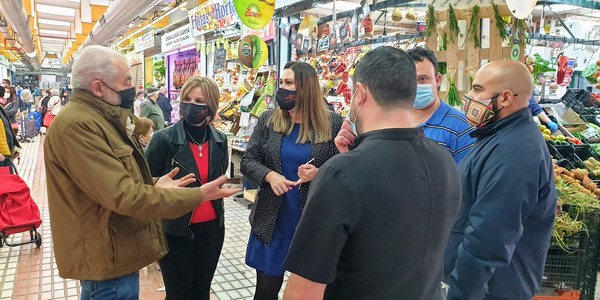 El distrito Sur estudia vías de colaboración con el Mercado Tiro de Línea para apoyar la venta on line y reparto a domicilio