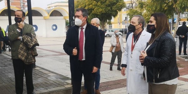 Emvisesa asume la gestión del edificio de locales comerciales anexo al Mercado del Tiro de Línea para desarrollar un proyecto de dinamización empresarial en el barrio compatible con su uso comercial