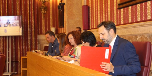 El Ayuntamiento excluye durante tres años de sus licitaciones a las empresas Mersant e Issi Facility System y las sanciona al incumplir sus obligaciones en el contrato de seguridad de los colegios públicos