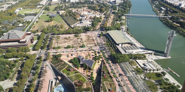 El Ayuntamiento diseña una primera fase de implantación de la Zona de Bajas Emisiones de Cartuja con dos áreas en las quedarán excluidos solo los vehículos más contaminantes y con un sistema que garantiza el uso de las bolsas de aparcamiento, el acceso en transporte público y la actividad dentro del PCT