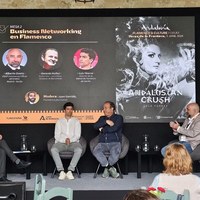 Un momento del acto con Luis Ybarra, director de la Bienal