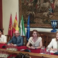 De izquierda a derecha. Luis Ybarra, Andrés Luque, alcaide del Alcázar_ Minerva Salas, delegada de Cultura, y Ana Jáuregui, directora-gerente del Alcázar