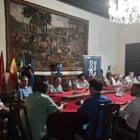 Un momento de la presentación en el Salón del Maestre del Alcázar