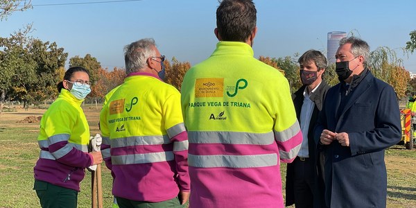 El Ayuntamiento inicia una nueva campaña de plantación con el objetivo de alcanzar los 5.560 árboles y 2.800 arbustos en calles, parques y jardines