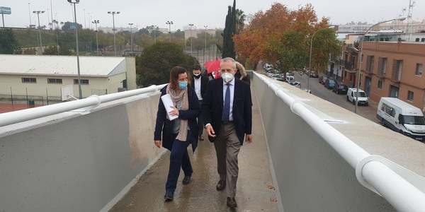 El Ayuntamiento rehabilita la pasarela peatonal de Padre Pío con una inversión de 134.850 euros