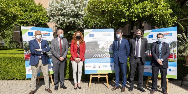 La Avenida de la Cruz Roja y su entorno contarán con cuatro zonas públicas de estancia con sombra y climatizadas con un sistema innovador y sostenible a través del enfriamiento del agua