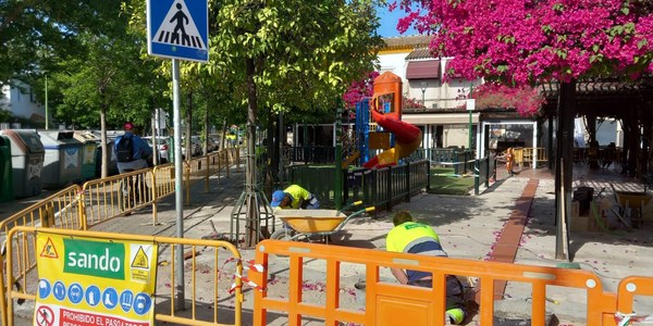 El Ayuntamiento acomete obras de renovación de pavimentos y creación de itinerarios peatonales más amplios y transitables en los distritos Sur, Macarena, Este-Alcosa-Torreblanca y Cerro-Amate