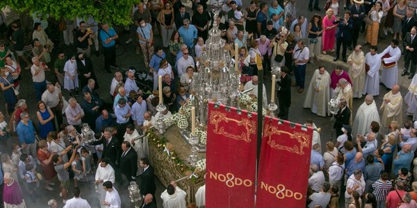 El Ayuntamiento convoca el concurso de exorno de altares, balcones y escaparates con motivo de la festividad del Corpus Christi de 2023 con premios que alcanzan en total los 15.000 euros