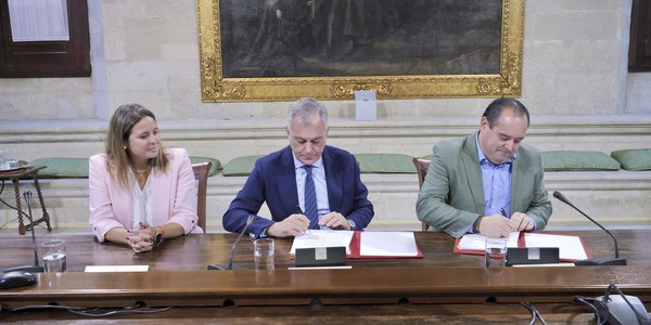 Ayuntamiento y Feria del Libro firman un convenio para impulsar a Sevilla a ser una de las grandes ferias del país