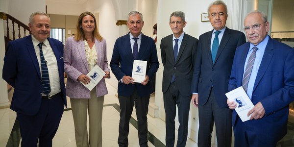 El alcalde presenta la exposición 'Los Machado. Retrato de familia'