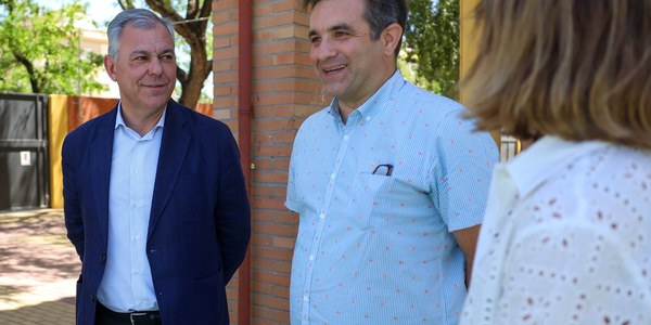 El Gobierno de Sanz acondiciona la pista deportiva del CEIP Paulo Orosio tras años de abandono y proyecta un nuevo parque en la calle Águila Perdicera