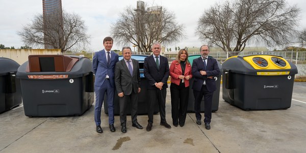 El alcalde presenta el nuevo modelo de contenedores que se implantará progresivamente en toda la ciudad