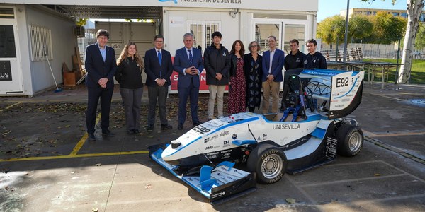 El alcalde reafirma el apoyo institucional del Ayuntamiento al equipo ARUS Formula Student de la Universidad de Sevilla