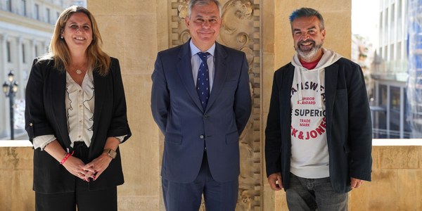 El alcalde Sanz se reúne con el cineasta Gervasio Iglesias en el inicio del Festival de Cine Europeo