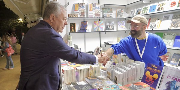 El Ayuntamiento celebra el éxito de la FELISE 2025, que concluye con más de 130 000 visitas y consolida a Sevilla como capital literaria