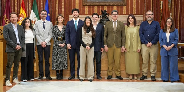 El Ayuntamiento reconoce a los jóvenes científicos sevillanos y estudiantes en nuestra ciudad más brillantes de 2024