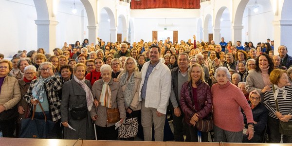 El Ayuntamiento relanza, tras siete años paralizados, los talleres para mayores con un programa integral de prevención de la soledad no deseada