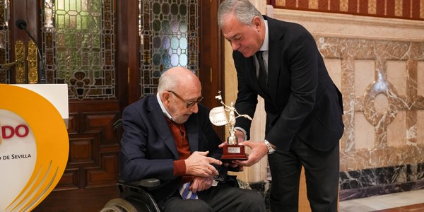 El Ayuntamiento rinde homenaje a Alfonso Sedeño Masot, un referente en el desarrollo urbanizador de Sevilla