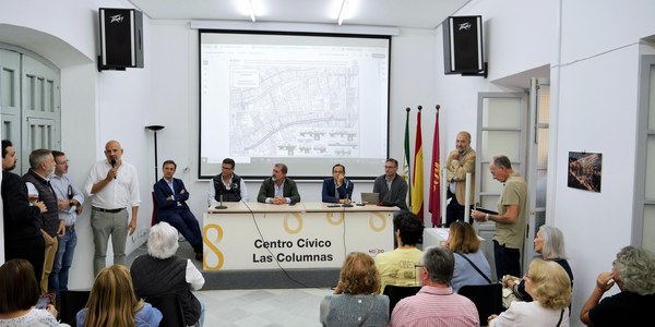 El Ayuntamiento se reúne con los vecinos y comerciantes de Pagés del Corro para informar del inicio de la segunda fase de las obras que comenzarán el 3 de noviembre El Ayuntamiento se reúne con los vecinos y comerciantes de Pagés del Corro para informar del inicio de la segunda fase de las obras que comenzarán el 3 de noviembre