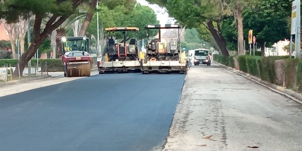 El Gobierno de Sanz asfalta esta semana arterias claves de Sevilla Este y la Macarena y continúa con su ambicioso plan de repavimentado en toda la ciudad