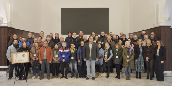 El Gobierno de Sanz impulsa el empleo para mayores de 45 años con la contratación de 84 desempleados
