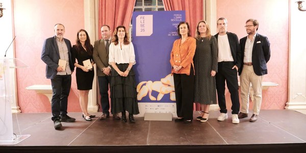 La Feria del Libro de Sevilla premia el talento literario y rinde homenaje a Antonio Rivero Taravillo
