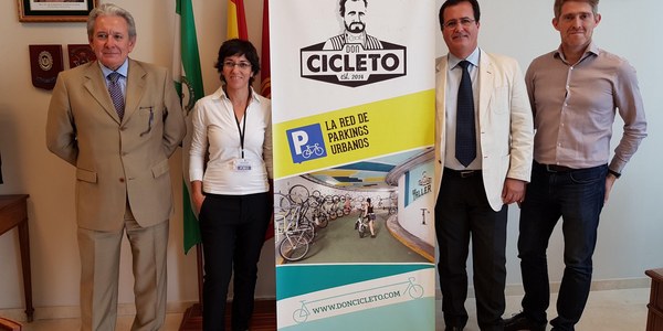 Los aparcamientos de Aussa en el Arenal y José Laguillo estrenan un servicio de alquiler de parking para bicicletas