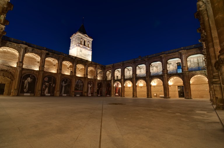 CLAUSTRO DE NOCHE