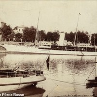 21. Rincón regio. Barcos atracados a la altura del Palacio de San Telmo. ©Colección Pérez Basso