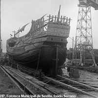 1. Botadura de la réplica de la carabela Santa María en los astilleros Echevarrieta y Larrinaga. En el dique seco. Cádiz, 26 de enero de 1929. ©ICAS-SAHP, Fototeca Municipal de Sevilla, fondo Serrano