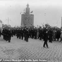 21. Procesión con motivo de la celebración del Congreso Mariano Hispanoamericano. Sección de desembarco de la carabela Santa María por el paseo de Cristóbal Colón. 19 de mayo de 1929. ©ICAS-SAHP, Fototeca Municipal de Sevilla, fondo Serrano