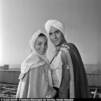 18. Carmen Sevilla y Ricardo Montalbán caracterizados para la película "Los amantes del desierto". Madrid, 1956 ©ICAS-SAHP, Fototeca Municipal de Sevilla, fondo Basabe