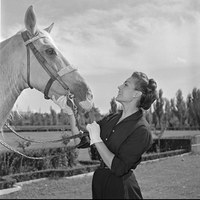 27. Carmen Sevilla. Reportaje para la revista "Blanco y Negro". Madrid, 1958  ©ICAS-SAHP, Fototeca Municipal de Sevilla, fondo Basabe