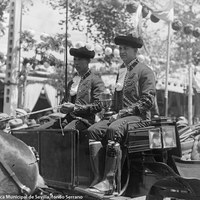 Carretela de Carlos Pickman que obtuvo el primer premio de coches de caballos en el concurso de 1927. Los cocheros, a la rondeña, con calañés.