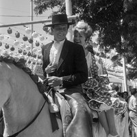 Feria de 1964. Marisol con el rejoneador Ángel Peralta durante el rodaje de la película Cabriola, dirigida por Mel Ferrer.