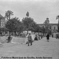 02.Momentos previos al montaje de casetas de la Feria del Libro. Ca.1975-1980 ©ICAS-SAHP, Fototeca Municipal de Sevilla, fondo Se.jpg