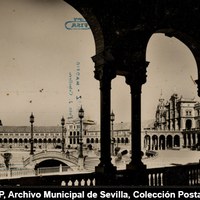 Vista panorámica de la Plaza de España © ICAS-SAHP, Archivo Municipal de Sevilla, Colección Postales, 220