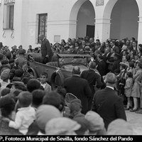 17. En la inauguración de las escuelas graduadas de Alcalá de Guadaíra. El impulso regeneracionista de la Dictadura de Primo de Rivera estuvo dirigido en esta villa por su alcalde Pedro Gutiérrez Calderón. 14/10/1928  ©ICAS-SAHP, Fototeca Municipal de Sevilla, fondo Sánchez del Pando