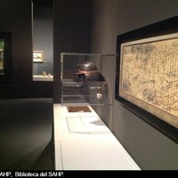 Panorámica de la sala dedicada a la Carta Japonesa en la exposición “Japonismo” organizada en el Caixaforum de Madrid. 2013. ©ICAS-SAHP, Biblioteca del SAHP.